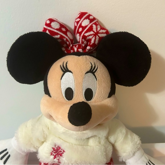 Disney Store Exclusive Minnie Mouse Christmas Winter Plush 2015 Limited Edition - Picture 2 of 6